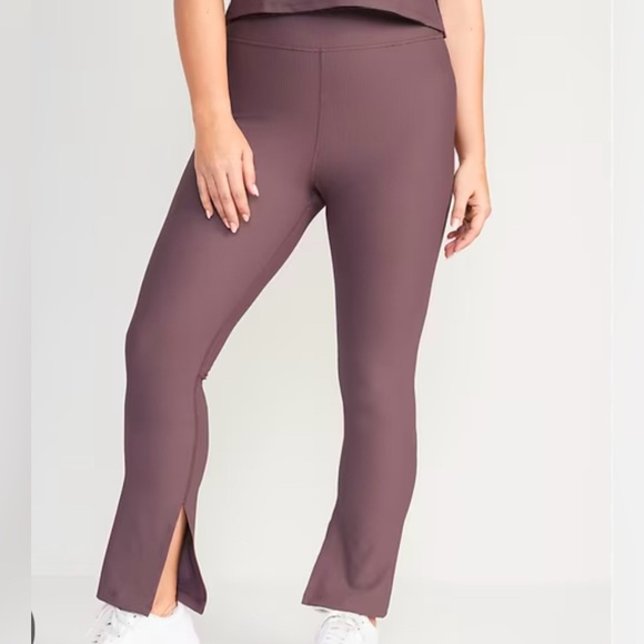 Old Navy NWT Extra High-Waisted PowerSoft Ribbed Flare Leggings W/ slits Sz S - Picture 1 of 4